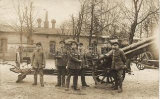 Soldiers, cannon, photo