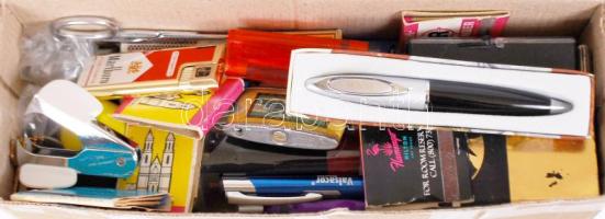 Egy doboznyi zsákbamacska /  Mixed lot