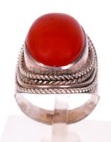 Női ezüst gyűrű (Ag.) kaboson csiszolt szintetikus carneollal, jelzett, mérete:54, bruttó: 7,9 g