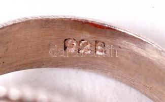 Női ezüst gyűrű (Ag.) kaboson csiszolt szintetikus carneollal, jelzett, mérete:54, bruttó: 7,9 g