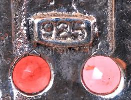 Női ezüst függő (Ag.) csiszolt gránáttal, 3×1 cm cm, bruttó: 5,3 g