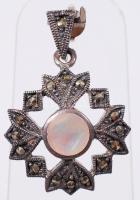 Női ezüst függő (Ag.) markazittal és gyöngyház berakással, d:2 cm , bruttó: 6,6 g