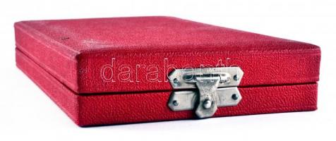 1964. "Munka Érdemrend" bronz fokozata Br zománcozott kitüntetés mellszalaggal dísztokban ...