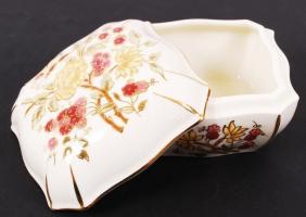 Zsolnay pillangó mintás dobozka, kézzel festett, jelzett, hibátlan, 10×10 cm, m:6 cm