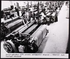cca 1970 Sajtófotó a győri RÁBATEXT gyárból, 21x24cm