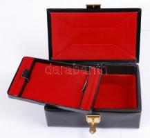 Szép állapotú zárható bőr ékszeres dobozka kulccsal / Jewellery box