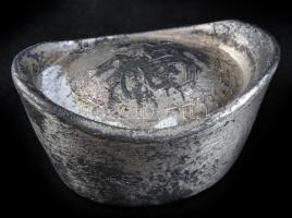 Kínai Császárság / Qing Dinasztia DN. 2 Tael Sycee Ag súlytömb hajó formában (66.7g) T:2- China Empire / Qing Dynasty ND. 2 Tael Sycee Silver Boat Ingot (66.7g) C:VF