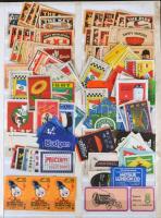 145 db gyufacímke, sorozatokkal, berakóban