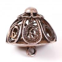 cca 1890 Ezüst (Ag) filigrán pitykegomb / 
Antique silver filigree button, 2x1,5cm, 4,8gr