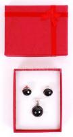 Ezüst (Ag.) fülbevaló pár és medál csiszolt ónixszal, jelzett (925), eredeti dobozában, bruttó: 13,6...