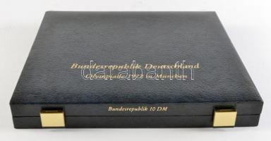 NSZK 1972. 10M Ag 24x klf "Olimpia Münchenben" kiadásban, díszdobozban T:1-2
GFR 1972. 10 ...