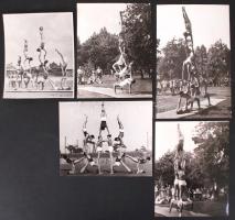 cca 1950-1960 Sportünnepélyek, embergúlák, élőszobor kompozíciók; 5 db kfl méretű fotó