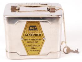 cca 1910 "Generala" Versicherungs A.G. Bucuresti, fém persely kulccsal /  "Generala" Versicherungs A.G. Bucuresti, metal money box with key, 12x11x7cm