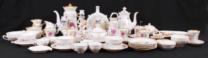 Hatalmas porcelán tétel, néhány csészén és kiöntőn lepattanás