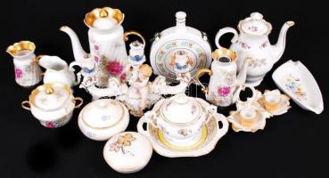 Hatalmas porcelán tétel, néhány csészén és kiöntőn lepattanás