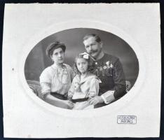 ccca 1880-1970 9 db fénykép; kitüntetéseket viselő katonákról és egy munkásőrről