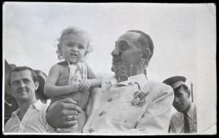 ccca 1880-1970 9 db fénykép; kitüntetéseket viselő katonákról és egy munkásőrről