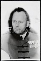 ccca 1880-1970 9 db fénykép; kitüntetéseket viselő katonákról és egy munkásőrről