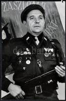 ccca 1880-1970 9 db fénykép; kitüntetéseket viselő katonákról és egy munkásőrről