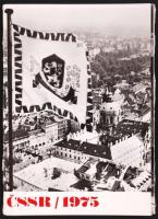 1975 A Csehszlovákia 1975 című fotókiállítás katalógusa, 12 db kiállított fénykép mappában, feliratozva, német nyelvű kísérő füzettel, a kiállítók életrajzi szócikkével / 1975 Czechoslovakia photo exhibition catalogue with inscribed photos
