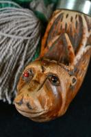 Faragott szarvas mintás pipafej, fa-fém, h:9 cm