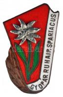 ~1960. "Gyopár Ruhaipari SPARTACUS" tűzzománcozott Br turista jelvény (3x) háromféle színv...