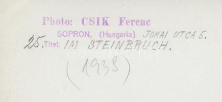 1938 Csík Ferenc (1894-1984): Kőbányában; vintage fotó, pecsételve; 24x18 cm