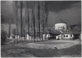 1951 Járai Rudolf (1913-1993): Szilvásvárad látképe; vintage fotó, feliratozva, aláírva; 18x24 cm