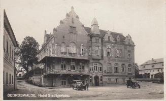 Jiríkov, Georgswalde; Hotel Stadtgericht / Municipal Court, automobile