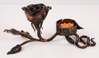 Futó István (1970-): Antikolt rózsás gyertyatartó, kovácsolt vas, jelzett, hibátlan, 23×11 cm, m:9 c...