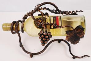 Futó István (1970-): Antikolt szölőfürtös bortartó, kovácsolt vas, jelzett, hibátlan, 29×12 cm, m:19 cm