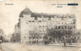 Budapest VIII. Mária Terézia tér, iskola (kis szakadás / small tear)