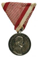 1917. Károly Ezüst Vitézségi Érem II. osztály "Fortitudini / IV. Károly" fémjel nélküli ezüst kitüntetés mellszalaggal. Szign.: Kautsch (30mm) T:2 Hungary 1917. Silver Medal for Bravery II class, silver decoration without hallmark on edge on ribbon Sign.: Kautsch C:XF