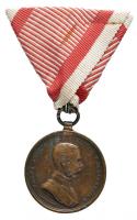 1914. "Ferenc József Bronz Vitézségi Érem "Der Tapferkeit" Br kitüntetés mellszalagon. Szign.: Tautenhayn T:2- Hungary 1914. "Franz Joseph Medal for Bravery bronze" Br medal on ribbon. Sign.: Tautenhayn C:VF