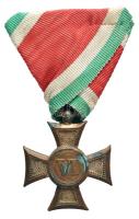 1923. "III. osztályú Legénységi Szolgálati Jel" kitüntetés zöld-fehér-piros mellszalagon T:2 Hungary 1923. "Military Service Medal 3rd class" decoration on ribbon C:XF