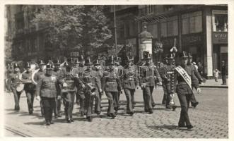 Budapest (?), katonai felvonulás, photo