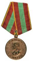 Szovjetunió 1945. "Bátor Munkáért az 1941–1945-ös Nagy Honvédő Háborúban" kitüntetés szalagon T:2 Soviet Union 1945. "Medal For Valiant Labour in the Great Patriotic War 1941-1945" decoration on ribbon C:XF