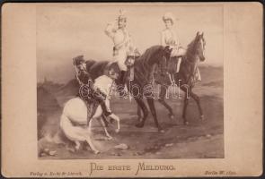1890 Die erste Meldung. Keményhátú fotóreprodukció II. Vilmos német császárt, feleségét és fiát ábrázoló festményről /  Photo reproduction of a painting of Wilhelm II and his family