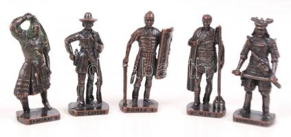 Réz öntött katonai mini figurák, összesen:5 db, m:4 cm