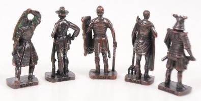 Réz öntött katonai mini figurák, összesen:5 db, m:4 cm