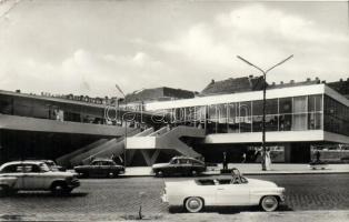 Budapest I. Déli pályaudvar, autók, modern lap (EK)