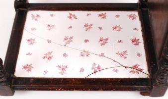 Antik csempelapokkal berakott zsúrkocsi, csempe törött, kerekek szorulnak,egyik szárny hiányzik, 37×...