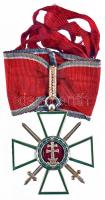 1939- "A Magyar Érdemrend középkeresztje hadiszalagon, kardokkal" kitüntetés javított és újra aranyozott szalagtartó gyűrűvel, hibátlan zománcozással T:1-,2 RR! Hungary 1939- "Median Cross of the Hungarian Order of Merit with swords on wartime ribbon" decoration with repaired ribbon ring C:AU,XF RR!