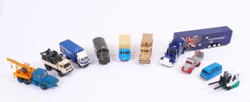 Műanyag retró kamionok, jó állapotban