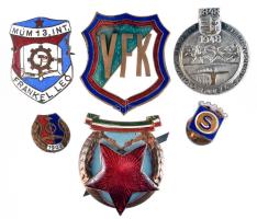 6db klf  iskolajelvény, munkásőr és szocialista jelvény, közte zománcozottak is T:2,2-