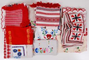 Terítők fali textil képek stb, több tucat