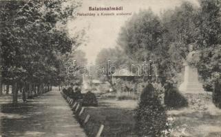 Balatonalmádi, parksétány, Kossuth-szobor (ázott / wet damage)