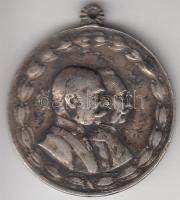 Osztrák magyar Monarchia 1914. "A Vöröskereszt támogatásáért" ezüstözött hadifém medál. Szign.: RN (22.5mm) T:2-,3 Austro-Hungarian Monarchy 1914. "Für das Rotes Kreuz Kriegshilfsbüro Kriegsfürsorgeamt" silver plated metal medallion. Sign: RN (22.5mm) C:VF,F
