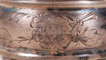 1872-1902 Ezüst (Ag) szalvétagyűrű vésett virágdíszítéssel, olvashatatlan jelzéssel és monarchiabeli...