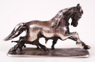1867-1872 Ló, lovas és kutyája. 750/1000 tisztaságú ezüst (Ag) figura monarchiabeli jelzéssel, VV me...